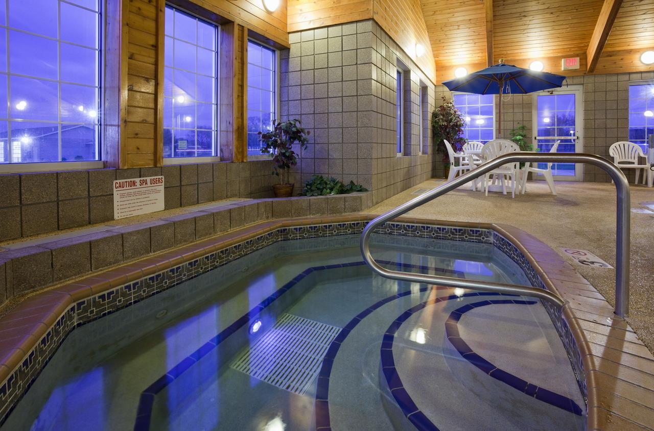 Paynesville Inn & Suites Buitenkant foto
