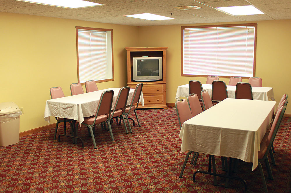 Paynesville Inn & Suites Buitenkant foto
