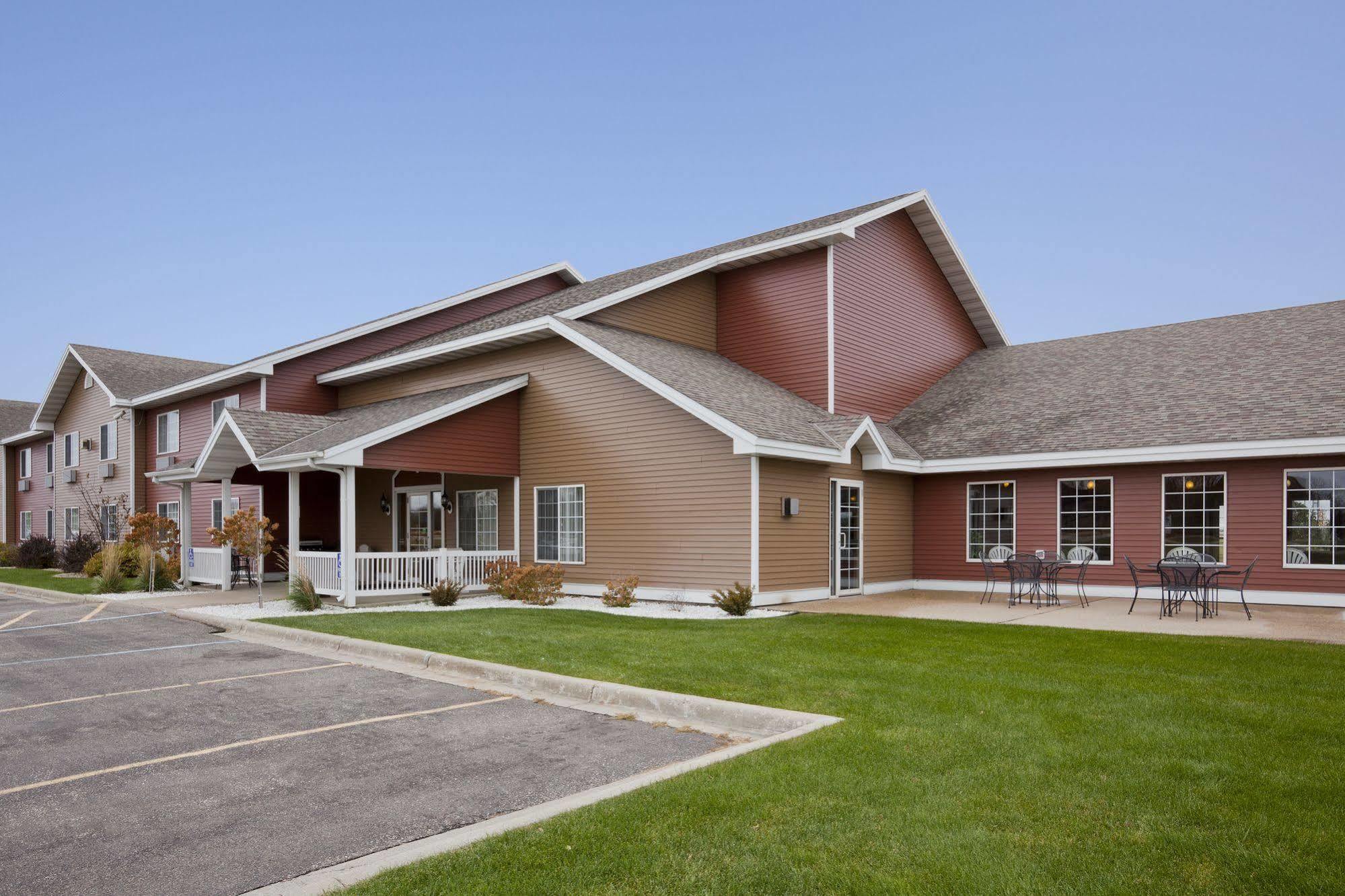 Paynesville Inn & Suites Buitenkant foto