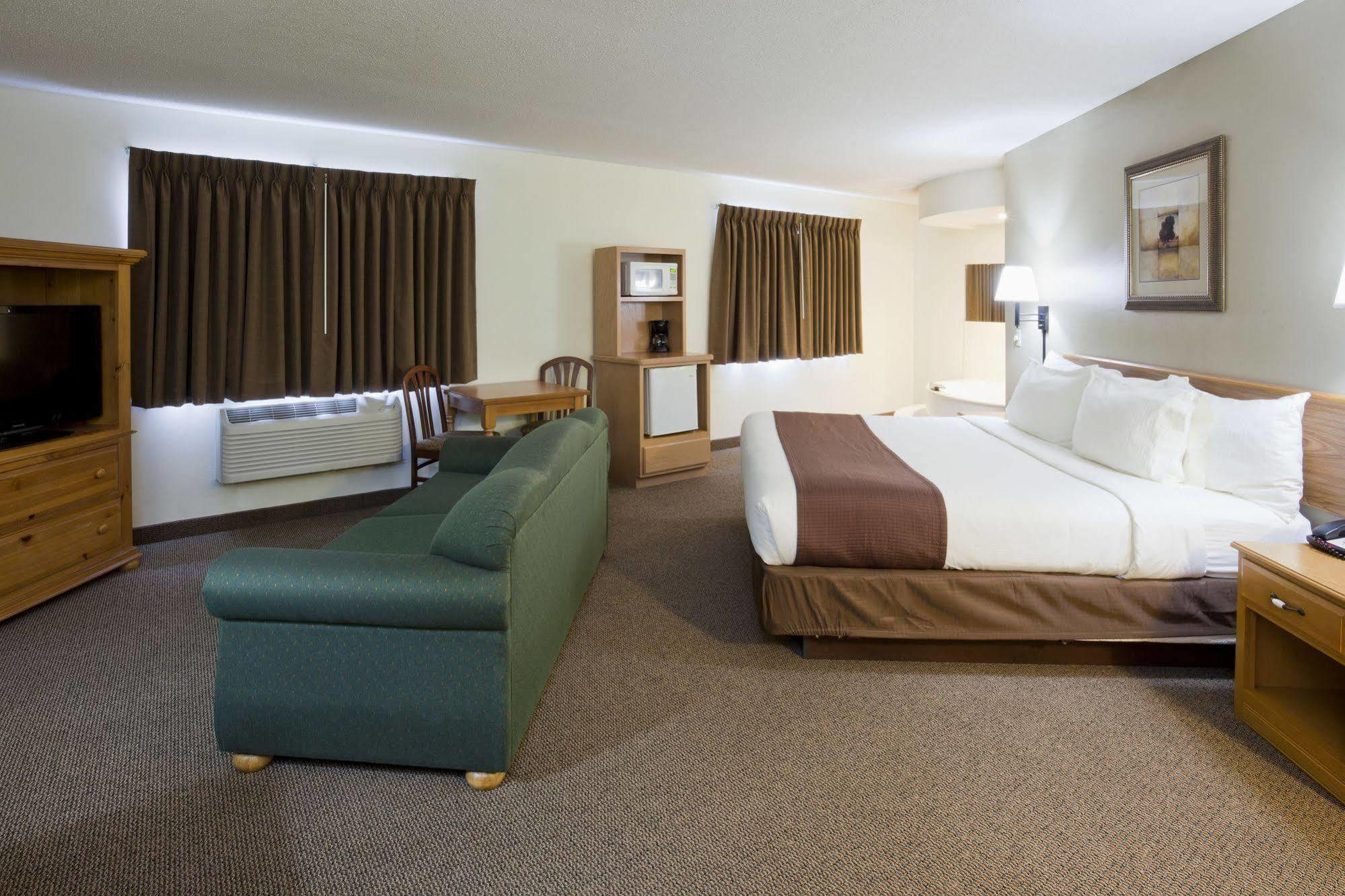 Paynesville Inn & Suites Buitenkant foto