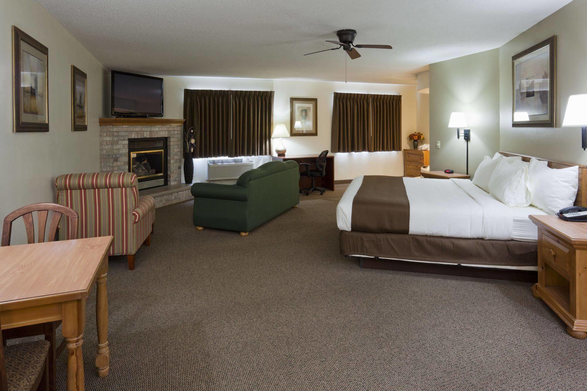 Paynesville Inn & Suites Buitenkant foto