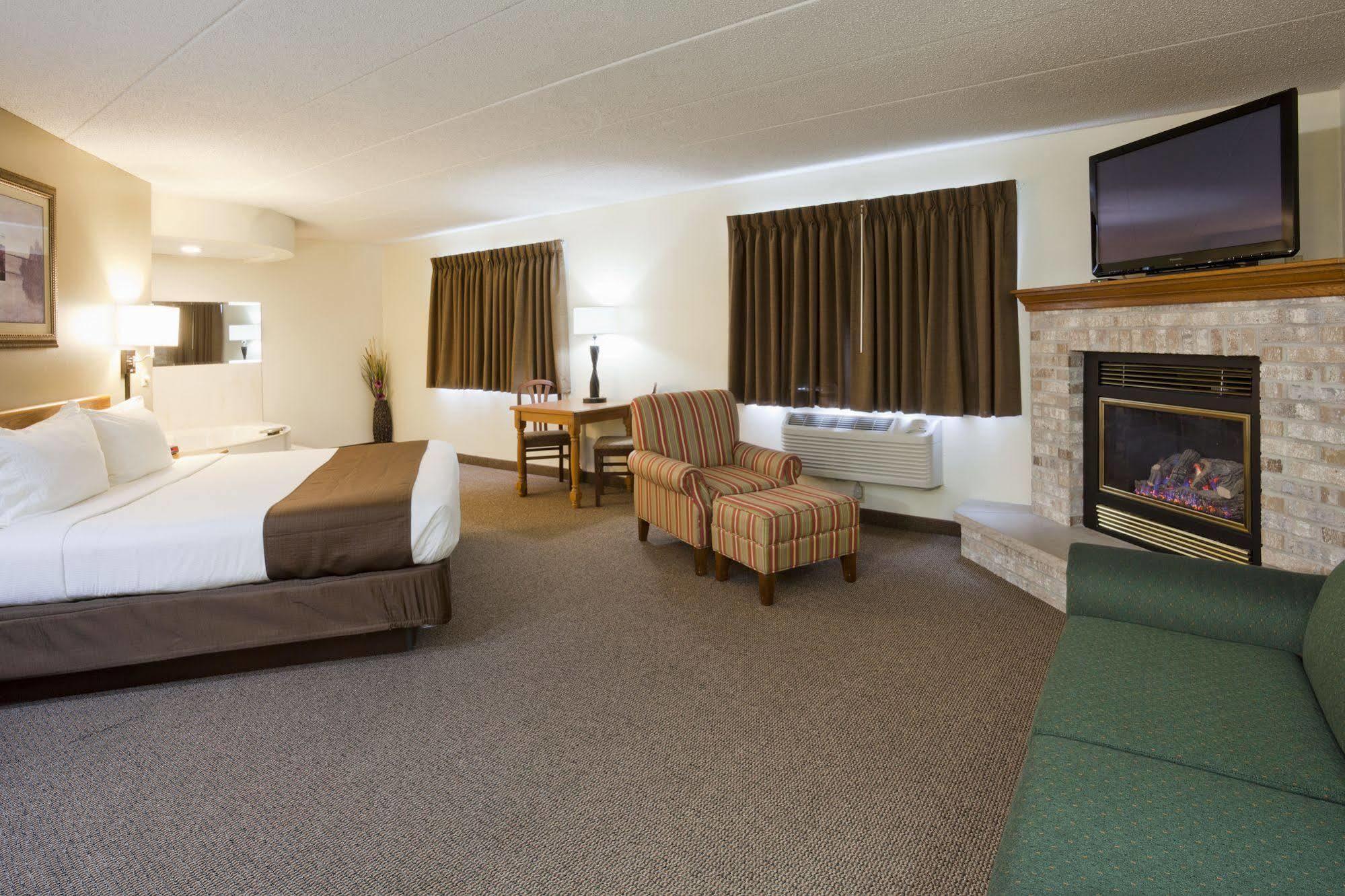 Paynesville Inn & Suites Buitenkant foto